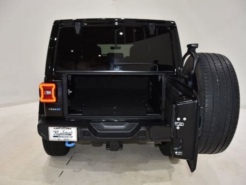 Used 2022 Jeep Wrangler Unlimited Sahara image 32