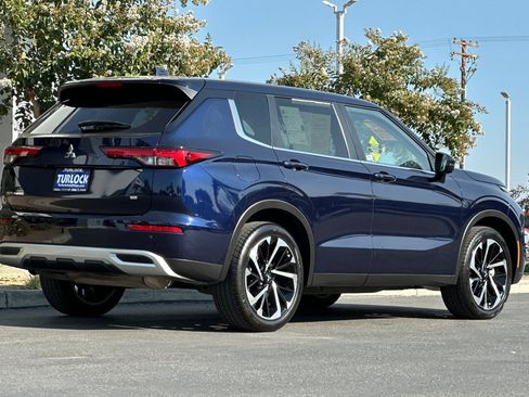 Used 2024 Mitsubishi Outlander SE image 4