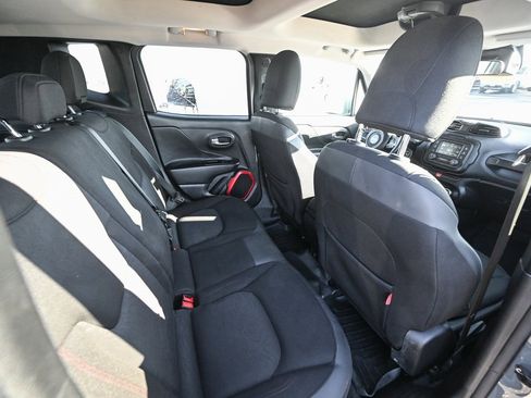 Used 2015 Jeep Renegade Trailhawk image 24