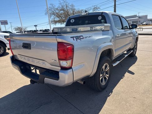 Used 2017 Toyota Tacoma TRD Sport w/ Tow Package image 7
