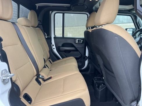 Used 2020 Jeep Gladiator Overland image 13