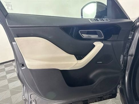 Used 2019 Jaguar F-PACE Prestige AWD/4WD image 30