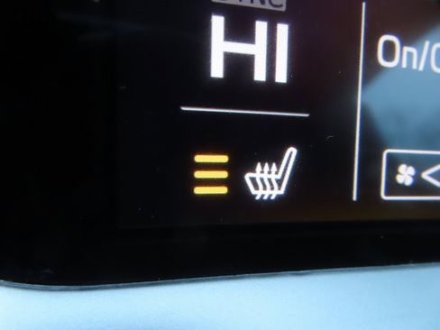 Used 2020 Subaru Outback Premium image 7