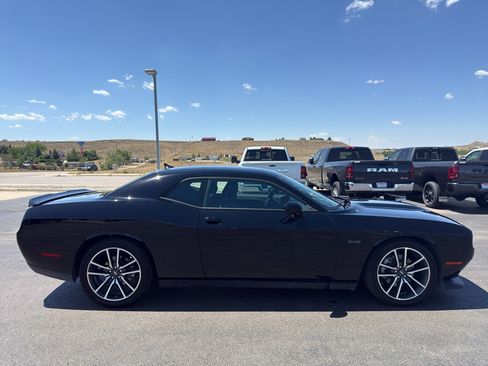Used 2023 Dodge Challenger R/T RWD image 4