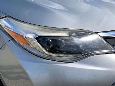Used 2018 Toyota Avalon Limited FWD image 27
