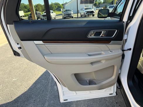 Used 2018 Ford Explorer Limited w/ Equipment Group 301A AWD/4WD image 17