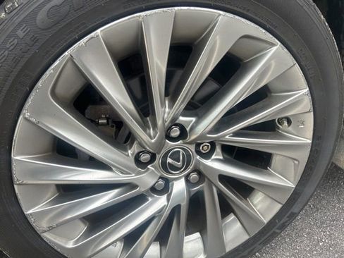 Used 2019 Lexus ES 350 Ultra Luxury w/ Accessory Package 2 image 17