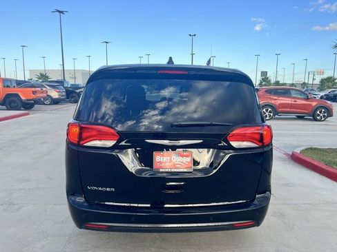 New 2026 Chrysler Voyager LX image 6