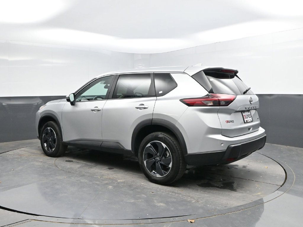 Used 2025 Nissan Rogue SV AWD/4WD image 5