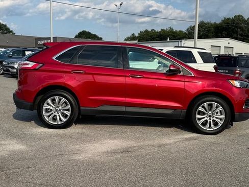 Used 2024 Ford Edge Titanium AWD/4WD image 2