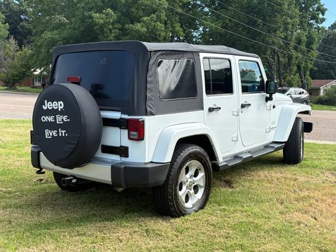 Used 2015 Jeep Wrangler Unlimited Sahara w/ Connectivity Group AWD/4WD image 6