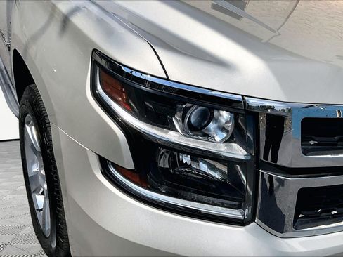 Used 2017 Chevrolet Suburban LT RWD image 28