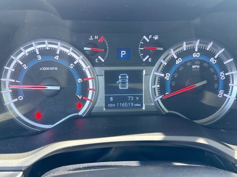 Used 2018 Toyota 4Runner SR5 AWD/4WD image 22