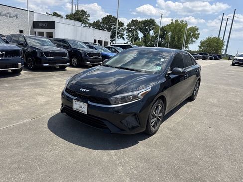 Certified 2023 Kia Forte LXS FWD image 3