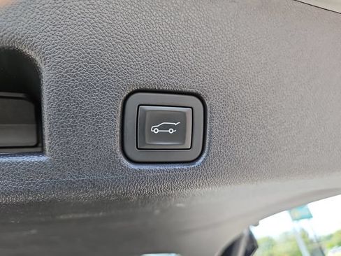 Used 2025 Buick Enclave Avenir AWD/4WD image 10