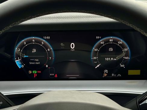 New 2025 Volkswagen Tiguan SE image 30