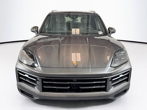 Used 2025 Porsche Cayenne image 6