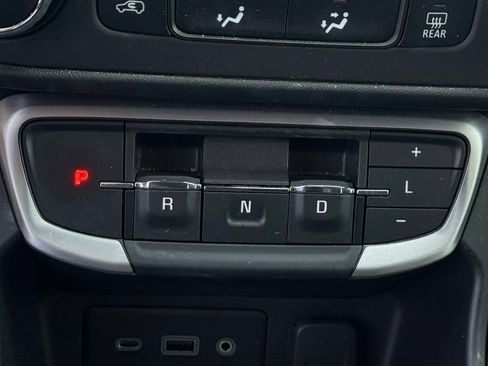 Used 2024 GMC Terrain SLE w/ Elevation Edition FWD image 28