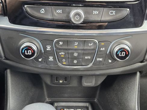 Used 2024 Chevrolet Traverse LT FWD image 19