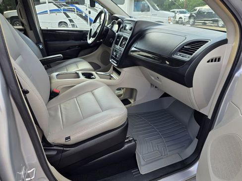 Used 2012 Dodge Grand Caravan Crew FWD image 28
