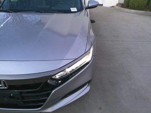 Used 2018 Honda Accord Sport image 7