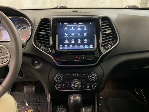 Used 2022 Jeep Cherokee Limited AWD/4WD image 17