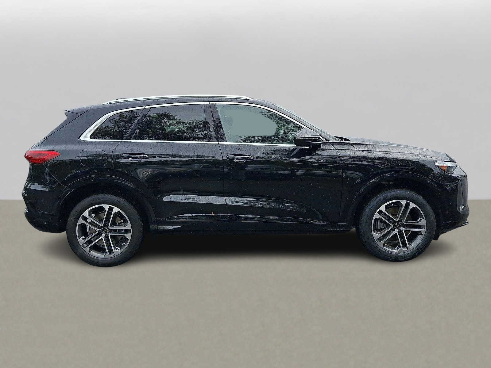 Certified 2025 Audi Q5 Premium w/ Convenience Package AWD/4WD image 32