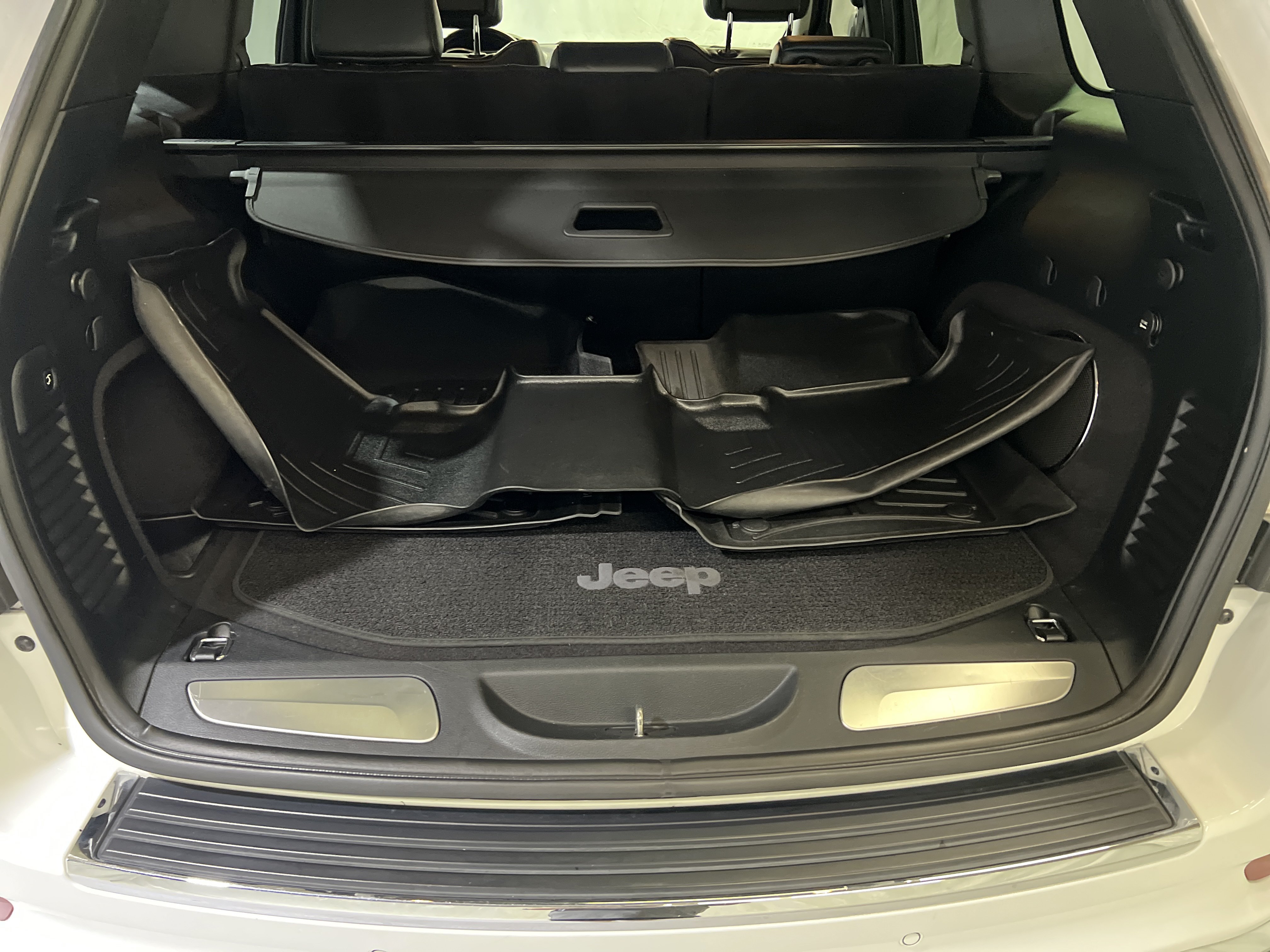 Used 2020 Jeep Grand Cherokee Summit AWD/4WD image 14