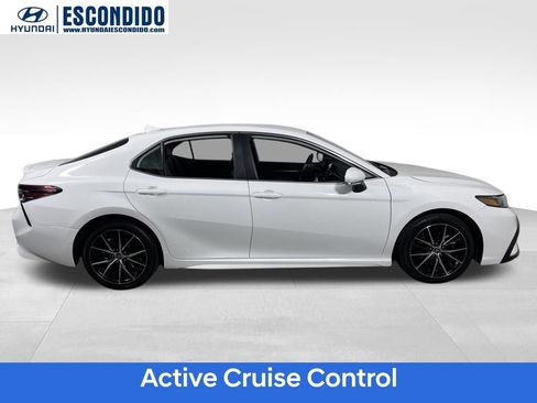 Used 2023 Toyota Camry SE image 7