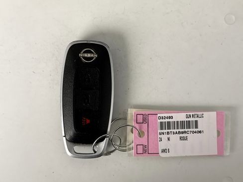 Used 2024 Nissan Rogue S image 10