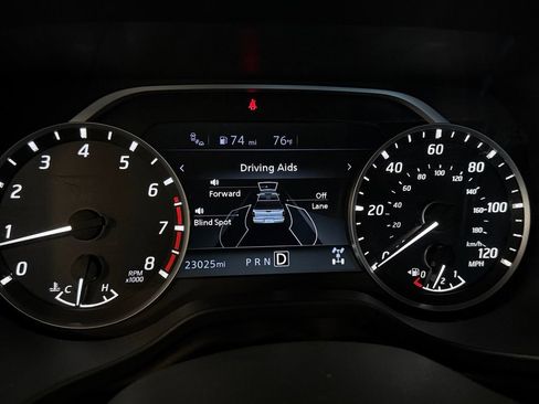 Used 2024 Nissan Titan SV w/ SV Convenience Package AWD/4WD image 16