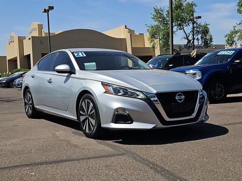 Used 2021 Nissan Altima 2.5 SV FWD image 3