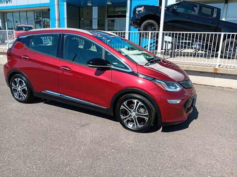 Used 2019 Chevrolet Bolt Premier w/ Infotainment Package FWD image 7