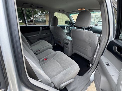 Used 2013 Toyota Highlander Plus FWD image 28