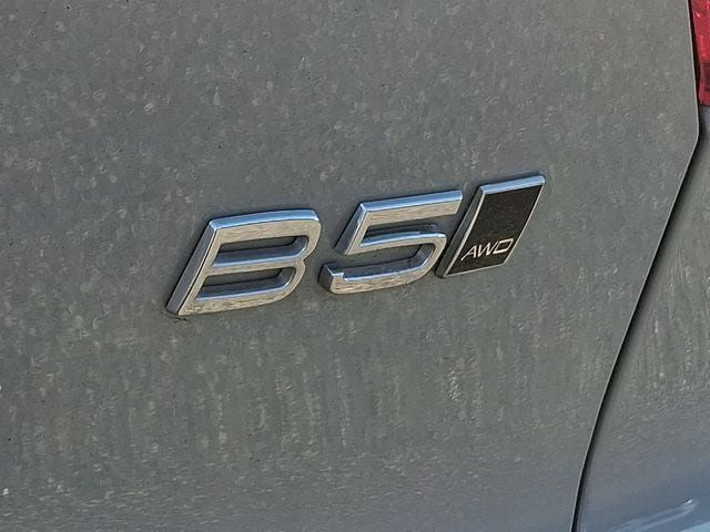 Certified 2025 Volvo XC40 B5 Core AWD/4WD image 28