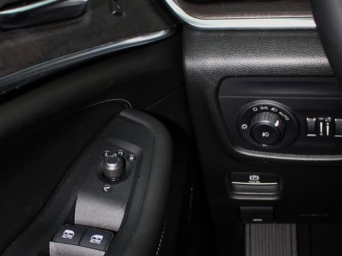 New 2025 Jeep Grand Cherokee L Overland image 13