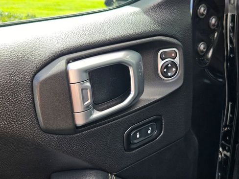 Used 2020 Jeep Gladiator Overland AWD/4WD image 11