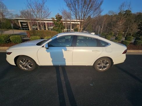 Used 2023 Honda Accord EX-L image 1