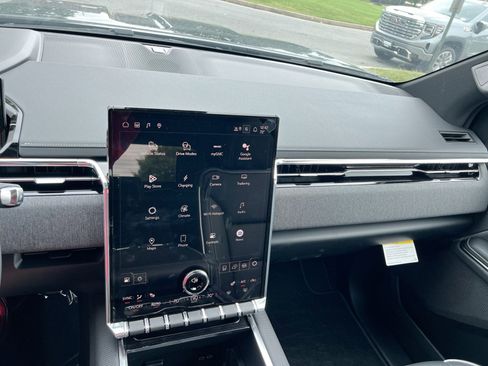 New 2026 GMC Sierra EV Elevation image 15