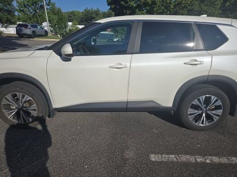 Certified 2023 Nissan Rogue SV AWD/4WD image 2