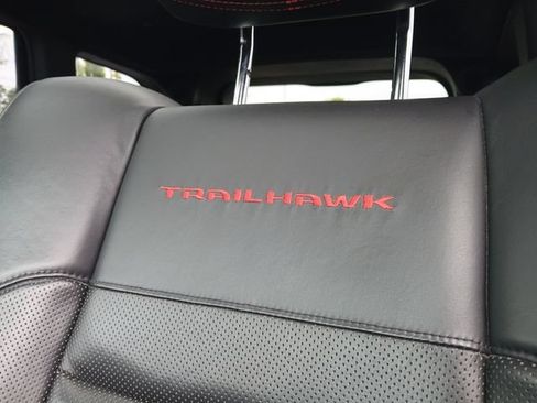 Used 2018 Jeep Grand Cherokee Trailhawk w/ Trailhawk Luxury Group AWD/4WD image 16