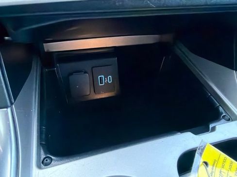 Used 2022 Ford Explorer XLT w/ Equipment Group 202A RWD image 19