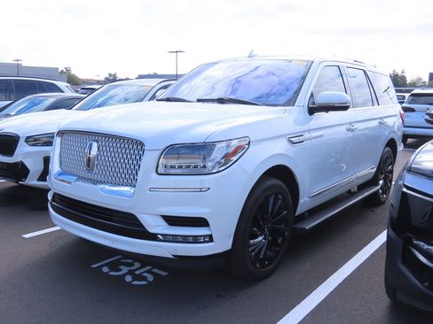 Used 2020 Lincoln Navigator Reserve w/ Equipment Group 208A Reserve image 2