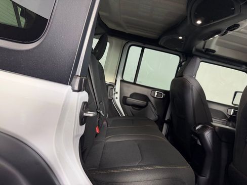 Used 2024 Jeep Wrangler Unlimited image 34