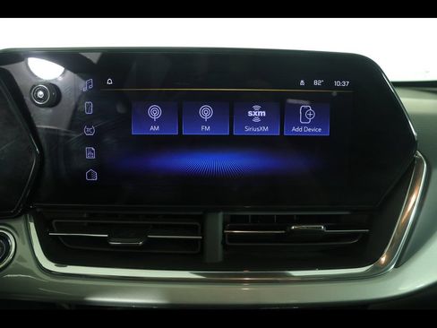 Used 2025 Chevrolet Trax LT w/ LT Convenience Package FWD image 12