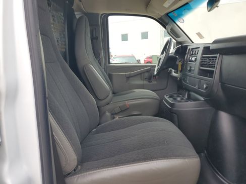 Used 2023 GMC Savana 2500 w/ Driver Convenience Package image 15