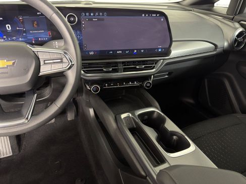 Certified 2025 Chevrolet Equinox EV LT FWD image 26