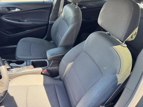 Used 2017 Chevrolet Cruze LT FWD image 12