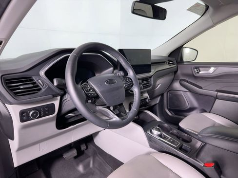 Used 2023 Ford Escape Platinum image 3