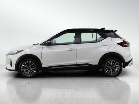 Used 2023 Nissan Kicks SR w/ SR Premium Package image 2